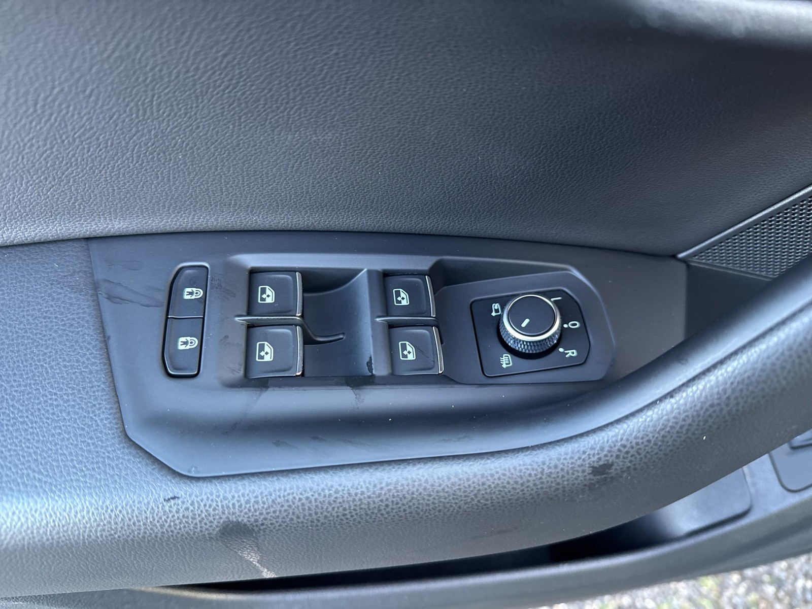 Volkswagen Touareg V6 ELEGANCE NEUESMODELL AHK CAM ACC LM19