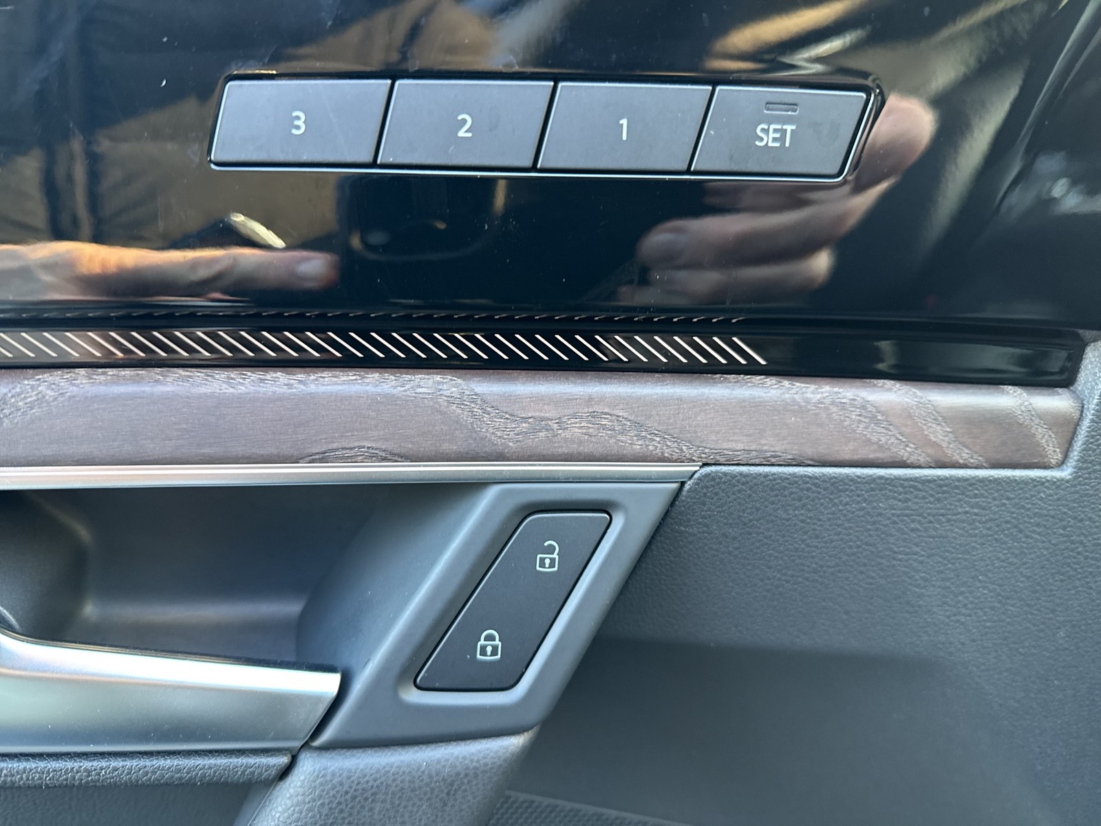 Volkswagen Touareg V6 ELEGANCE NEUESMODELL AHK CAM ACC LM19