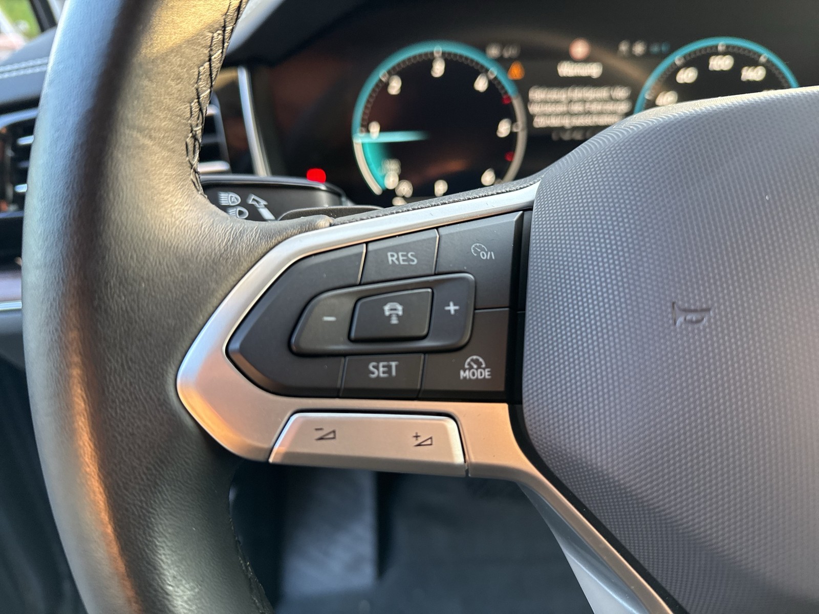 Volkswagen Touareg V6 ELEGANCE NEUESMODELL AHK CAM ACC LM19