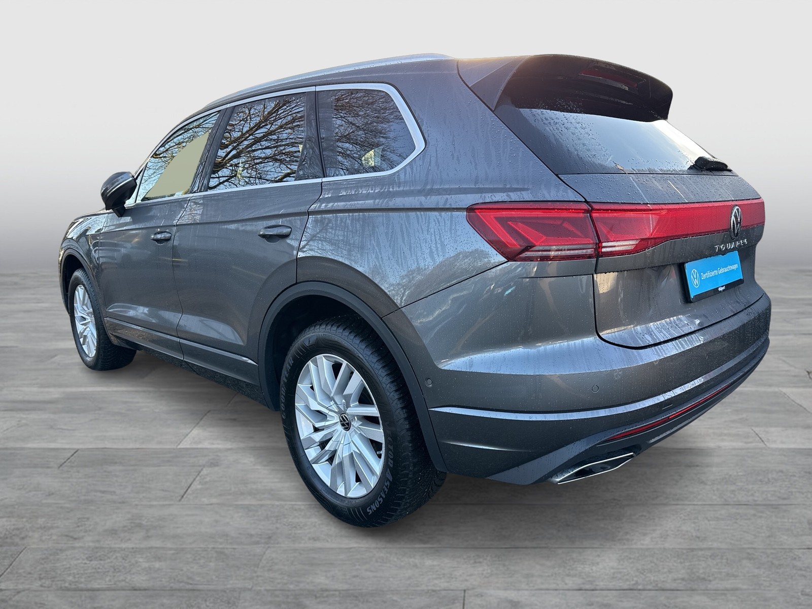 Volkswagen Touareg V6 ELEGANCE NEUESMODELL AHK CAM ACC LM19