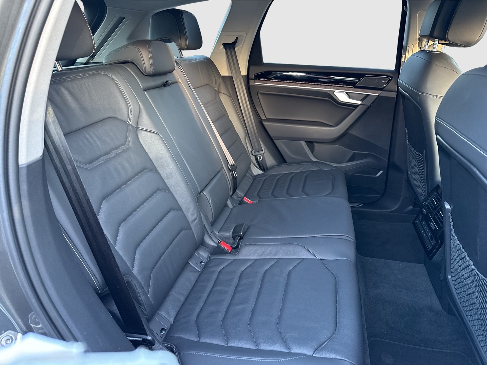 Volkswagen Touareg V6 ELEGANCE NEUESMODELL AHK CAM ACC LM19