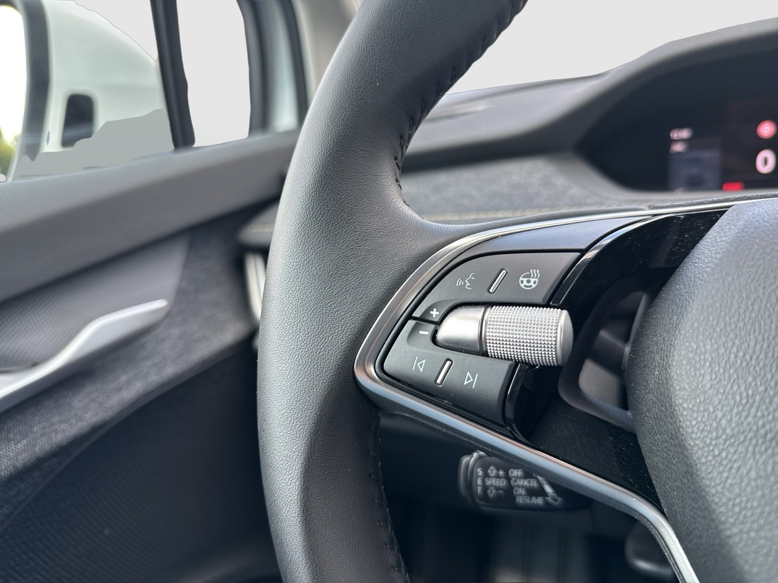 Skoda Elroq 85 LOFT WÄRMEPUMPE AHK CAM ACC LM20 MATRIX