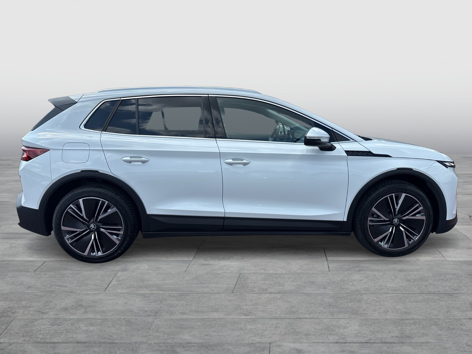 Skoda Elroq 85 LOFT WÄRMEPUMPE AHK CAM ACC LM20 MATRIX