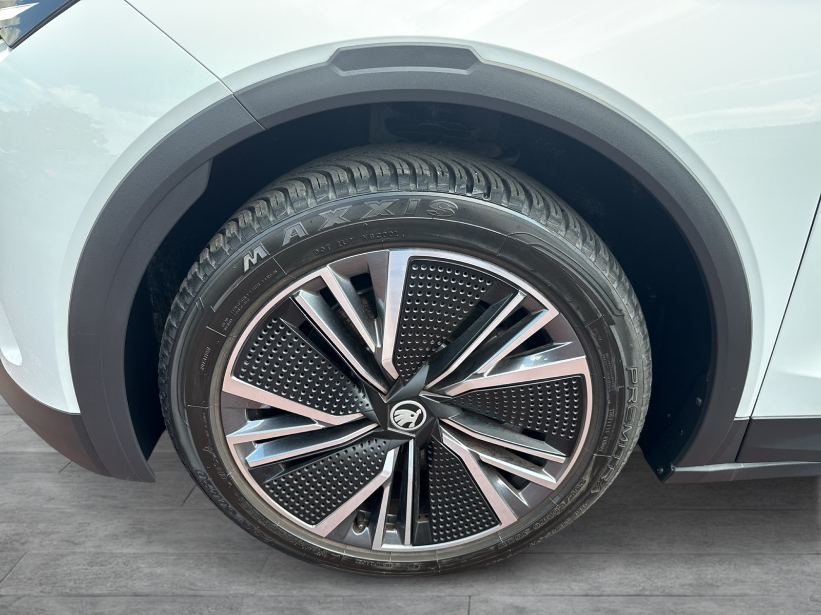 Skoda Elroq 85 LOFT WÄRMEPUMPE AHK CAM ACC LM20 MATRIX