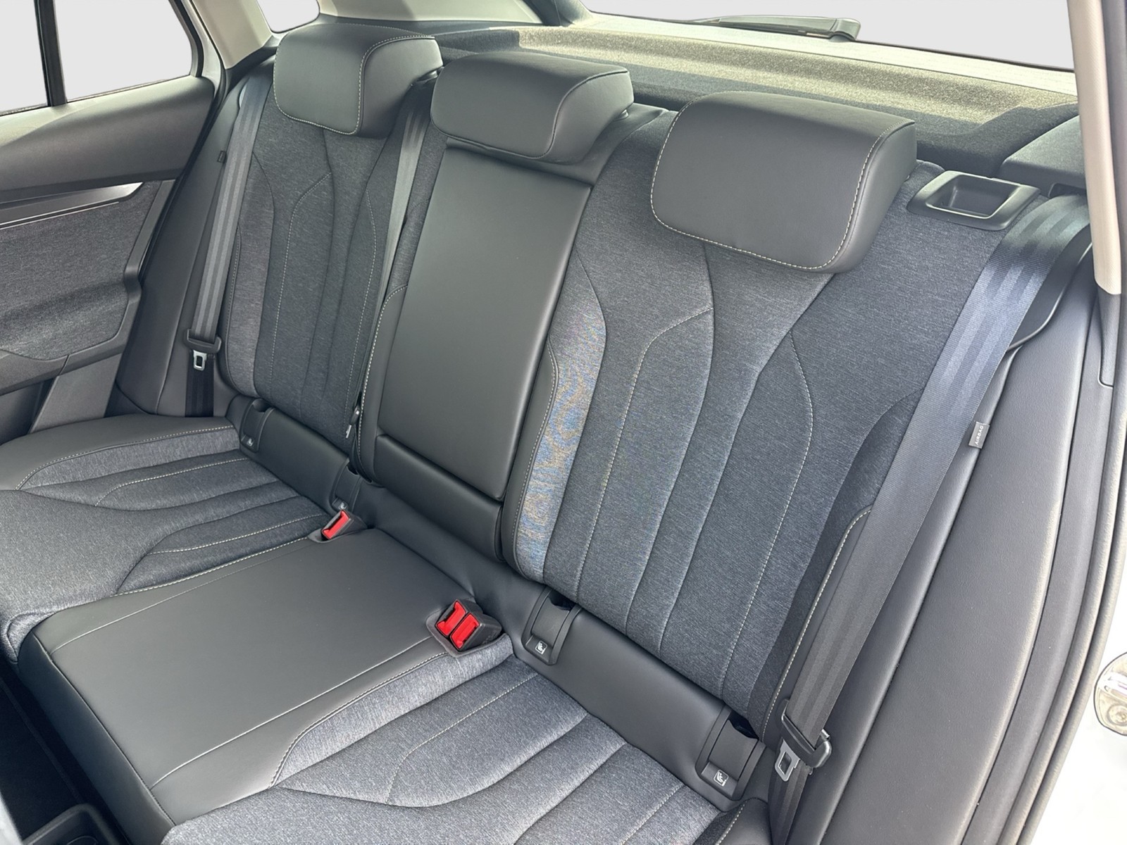 Skoda Elroq 85 LOFT WÄRMEPUMPE AHK CAM ACC LM20 MATRIX