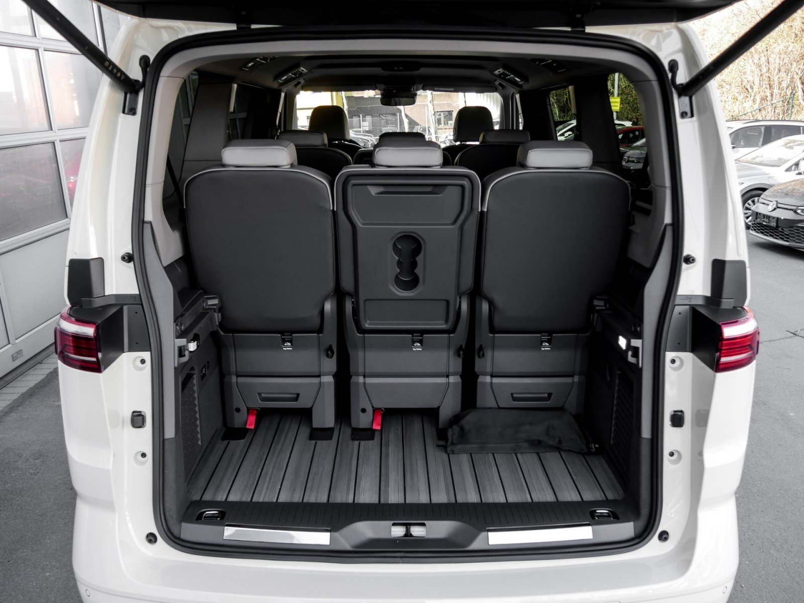 Volkswagen T7 Multivan Taxi 2.0 TDI 8-Sitzer LÜ Style Taxi 8-SITZER, IQ-LIGHT, AREA-VIEW, STANDHEIZUNG, AHK