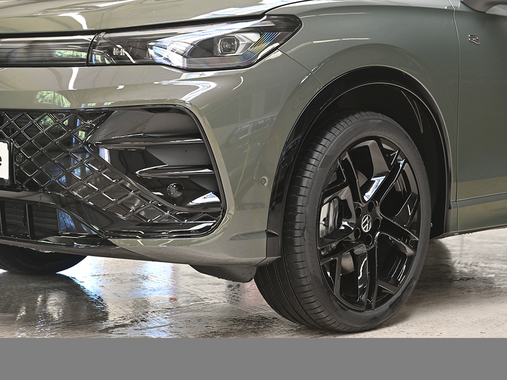 Volkswagen Tiguan 2.0 R-LINE 4MOTION DSG LEDER AHK 360CAM