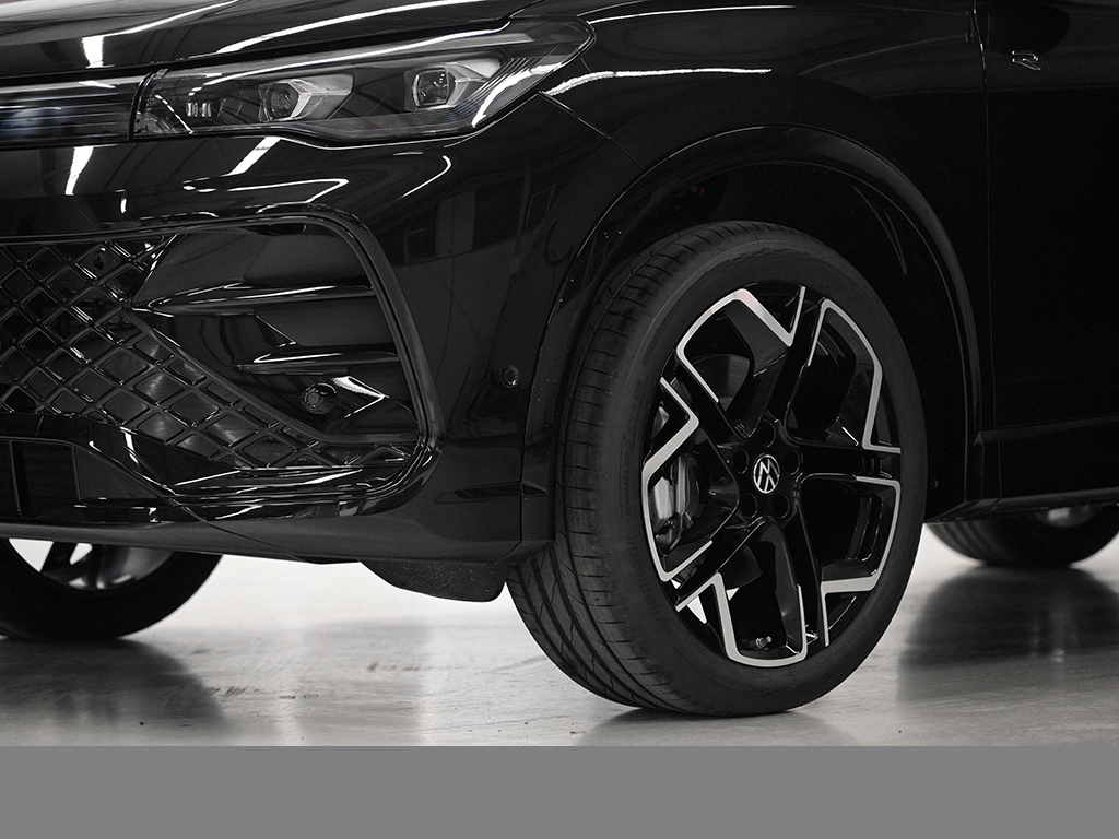 Volkswagen Tiguan 2.0 R-LINE 4MOTION DSG LEDER PANO AHK