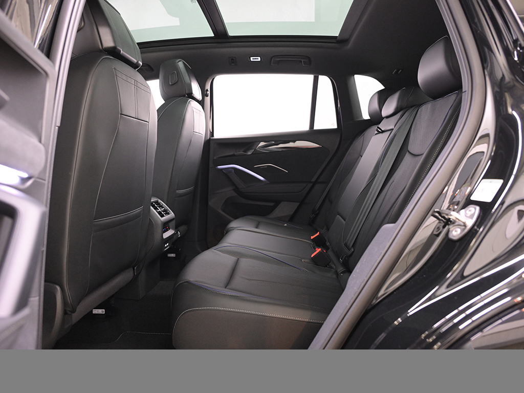 Volkswagen Tiguan 2.0 R-LINE 4MOTION DSG LEDER PANO AHK