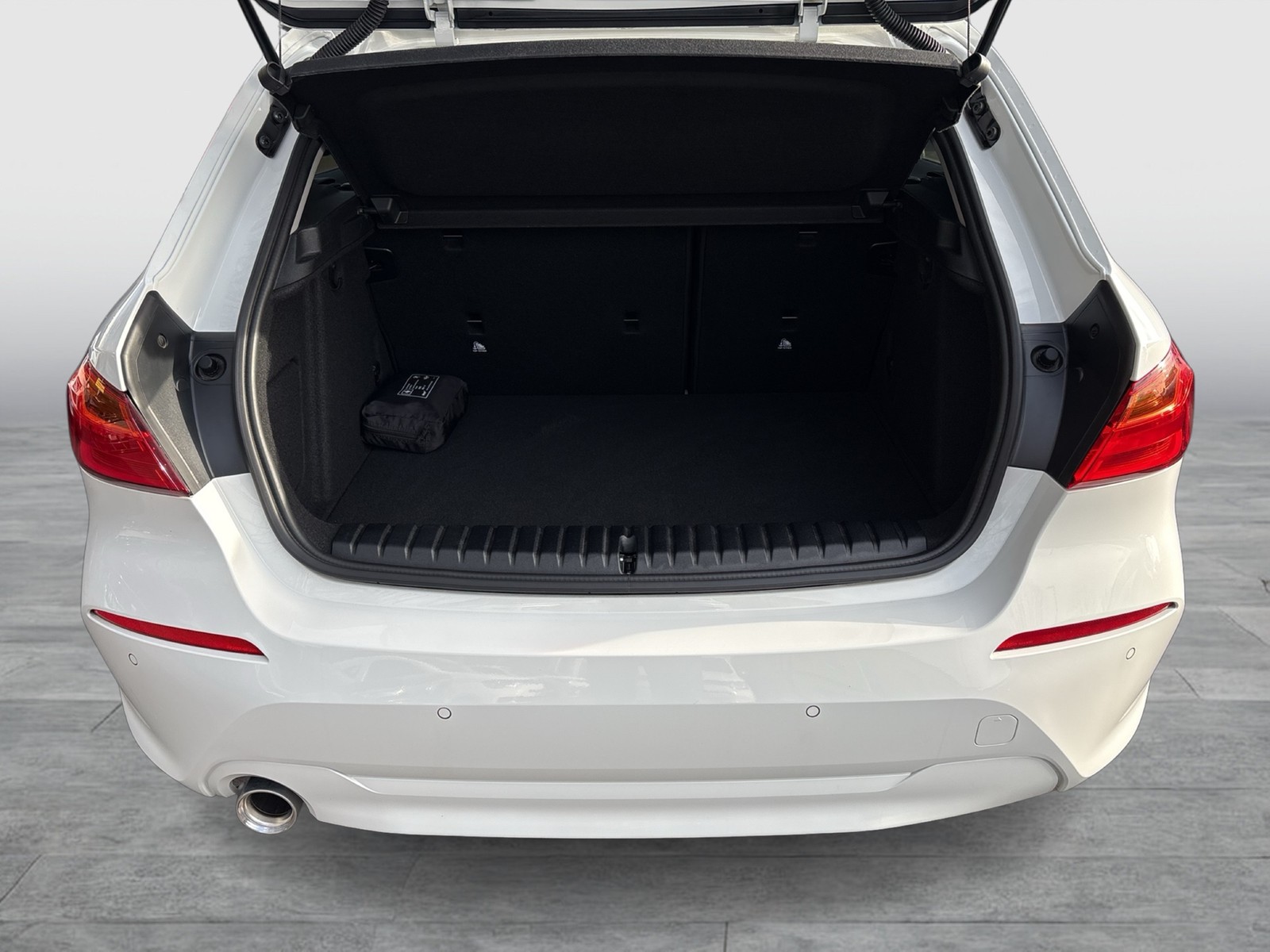 BMW 116 i ADVANTAGE ALU SITZHEIZ. TEMPOMAT EINPARKH.