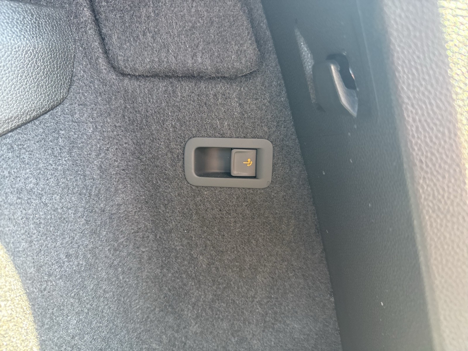 Skoda Karoq 1.5 TOUR PANO AHK 360°CAM ACC MATRIX NAVI