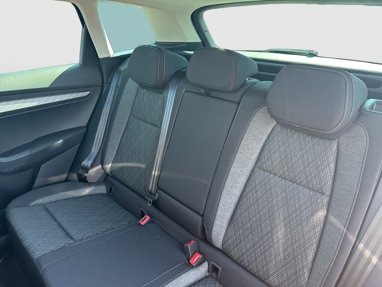 Skoda Karoq 1.5 TOUR PANO AHK 360°CAM ACC MATRIX NAVI