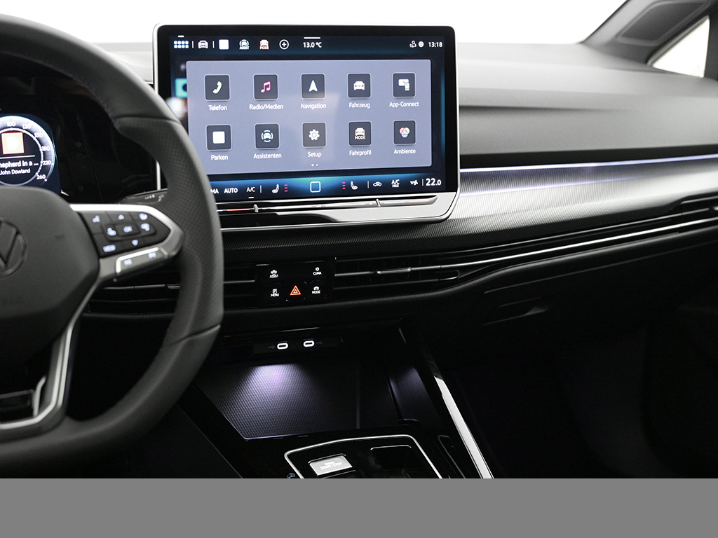 Volkswagen Golf VIII 1.5 eTSI R-LINE BLACK STYLE CAM LM18