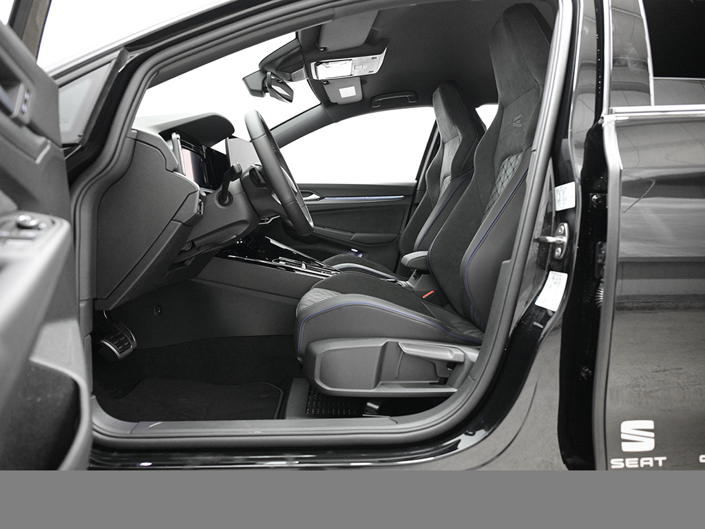 Volkswagen Golf VIII 1.5 eTSI R-LINE BLACK STYLE CAM LM18