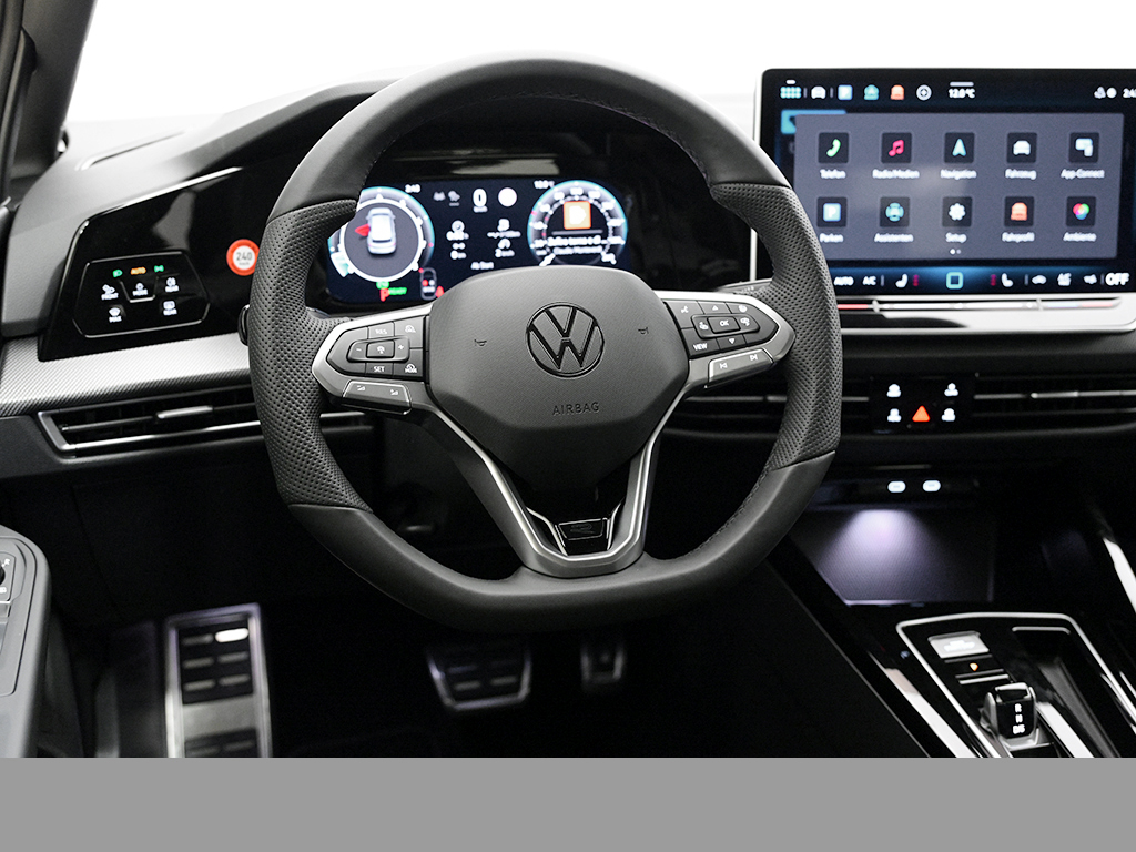 Volkswagen Golf VIII 1.5 eTSI R-LINE BLACK STYLE CAM LM18