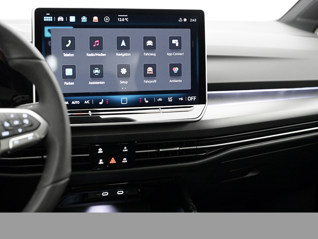 Volkswagen Golf VIII 1.5 eTSI R-LINE BLACK STYLE CAM LM18