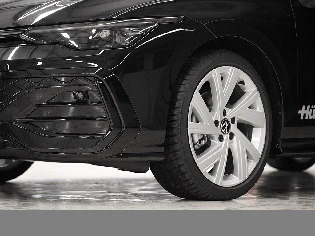 Volkswagen Golf VIII 1.5 eTSI R-LINE BLACK STYLE CAM LM18