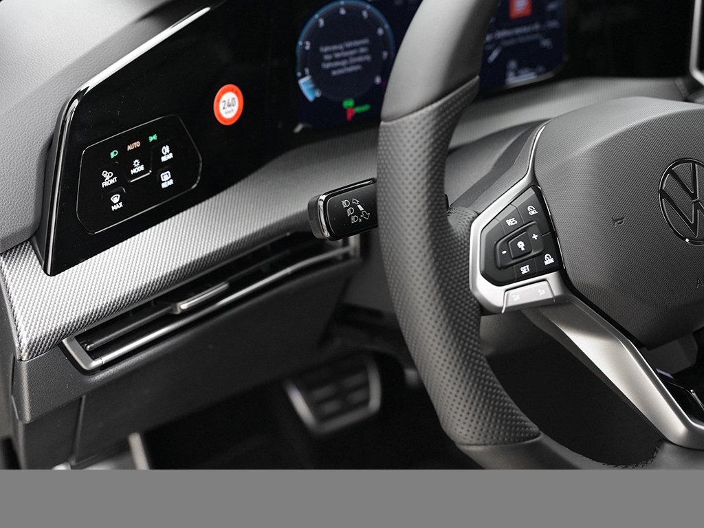 Volkswagen Golf VIII 1.5 eTSI R-LINE BLACK STYLE CAM LM18