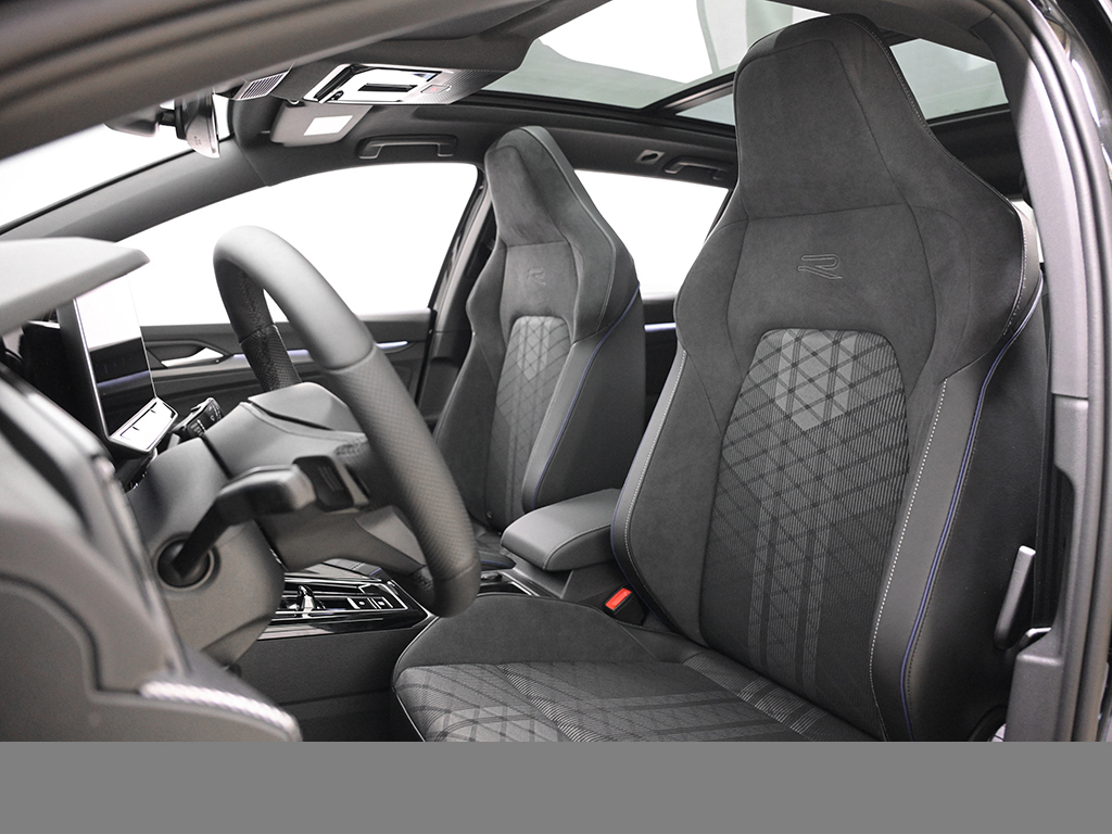 Volkswagen Golf Variant VIII 2.0 R-LINE BLACKSTYLE PANO CAM