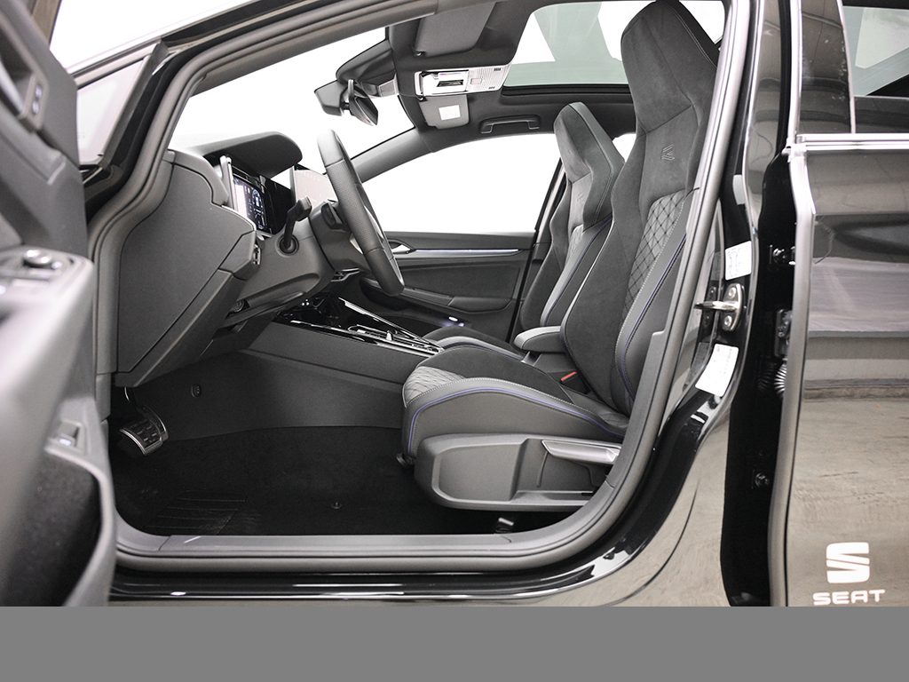 Volkswagen Golf Variant VIII 2.0 R-LINE BLACKSTYLE PANO CAM