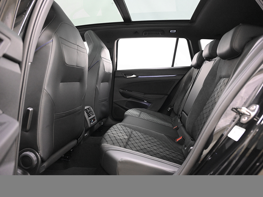 Volkswagen Golf Variant VIII 2.0 R-LINE BLACKSTYLE PANO CAM