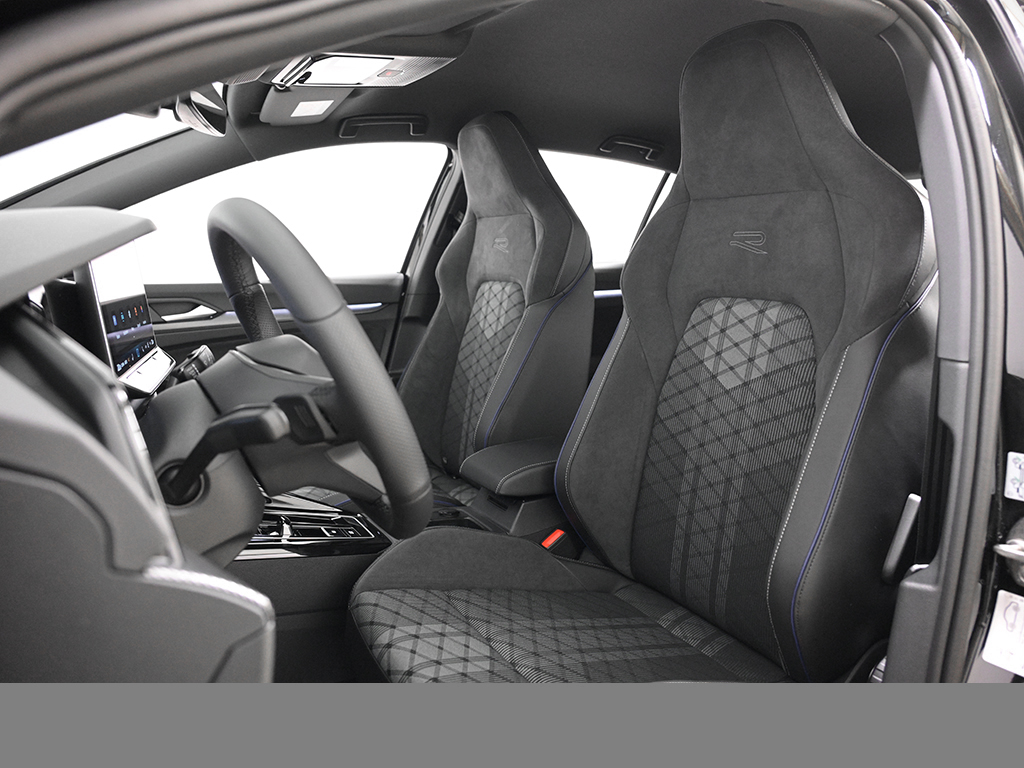 Volkswagen Golf VIII 1.5 eTSI R-LINE BLACK STYLE CAM LM18