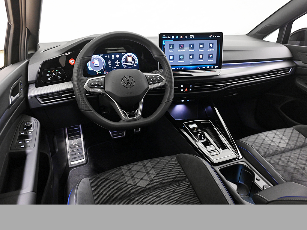 Volkswagen Golf VIII 1.5 eTSI R-LINE BLACK STYLE CAM LM18