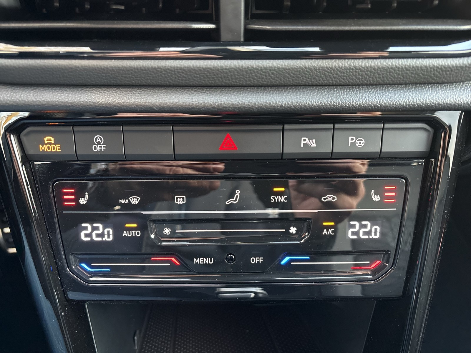 Volkswagen T-Roc 1.5 R-LINE BLACK STYLE BEATS AHK ACC LM19