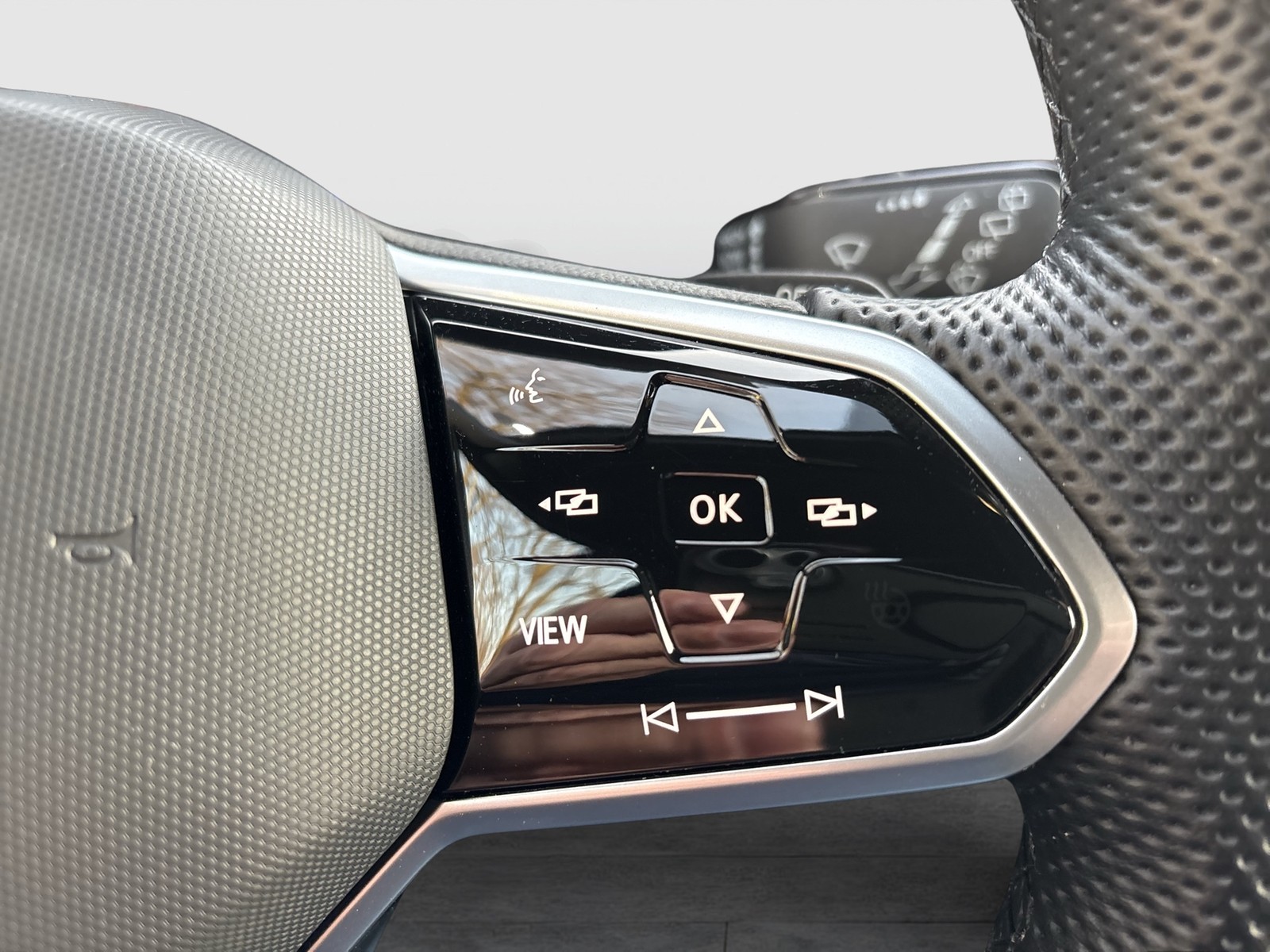 Volkswagen T-Roc 1.5 R-LINE BLACK STYLE BEATS AHK ACC LM19