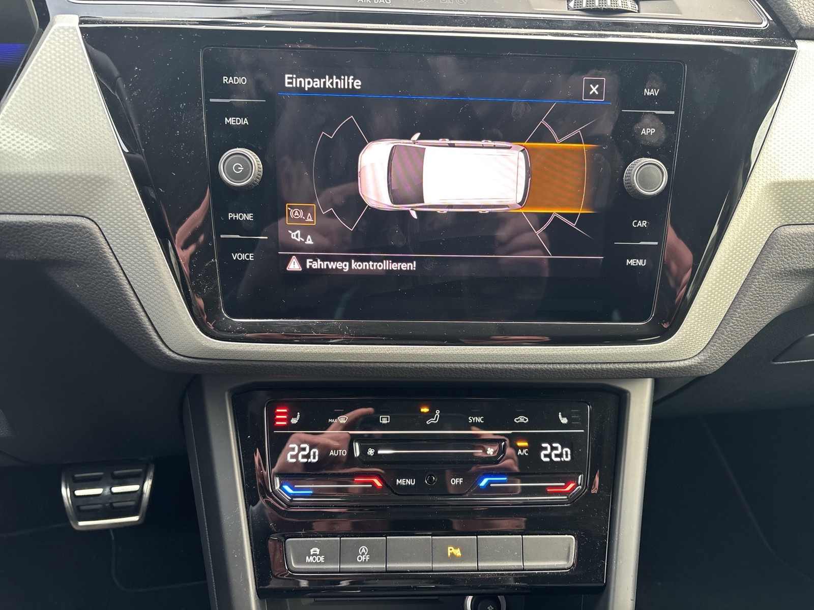 Volkswagen Touran 2.0 MOVE 7SITZE AHK ACC NAVI ALU SITZHEIZ