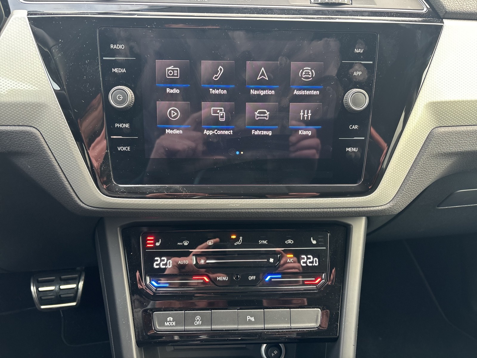 Volkswagen Touran 2.0 MOVE 7SITZE AHK ACC NAVI ALU SITZHEIZ