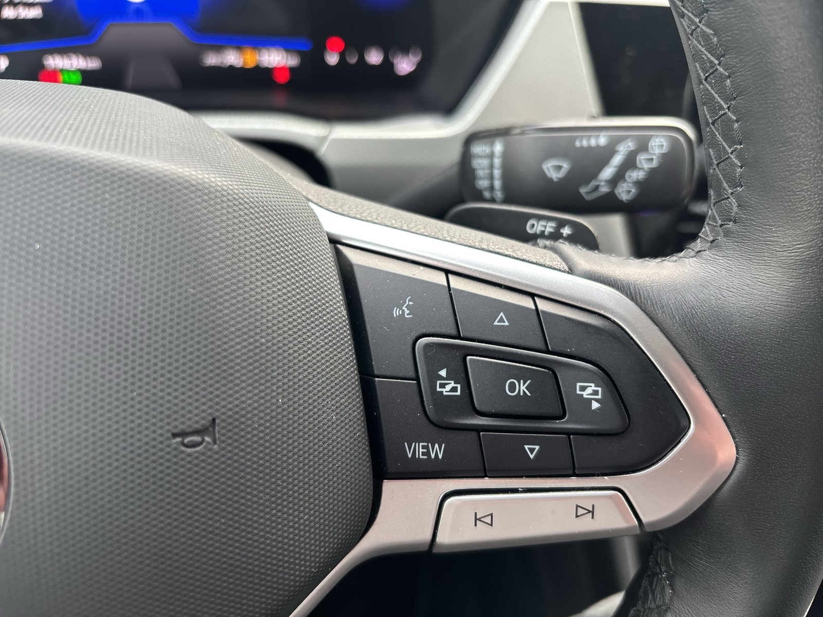 Volkswagen Touran 2.0 MOVE 7SITZE AHK ACC NAVI ALU SITZHEIZ