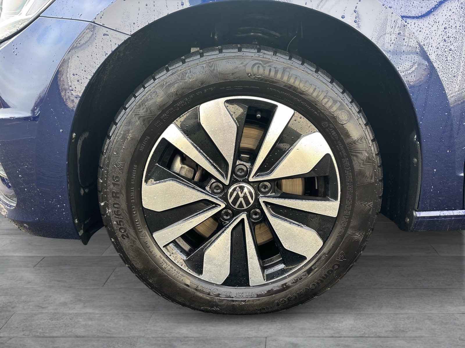 Volkswagen Touran 2.0 MOVE 7SITZE AHK ACC NAVI ALU SITZHEIZ