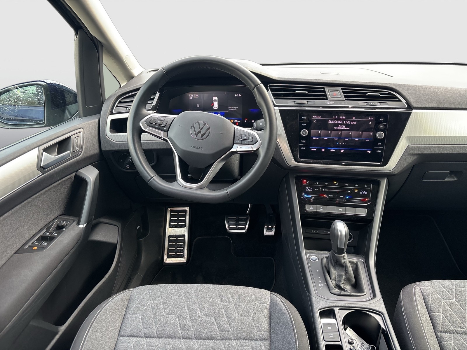 Volkswagen Touran 2.0 MOVE 7SITZE AHK ACC NAVI ALU SITZHEIZ