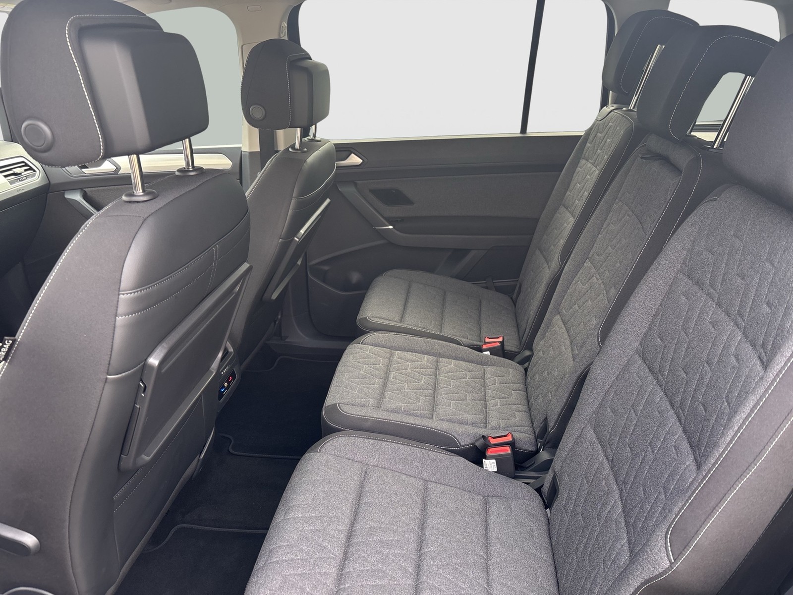 Volkswagen Touran 2.0 MOVE 7SITZE AHK ACC NAVI ALU SITZHEIZ