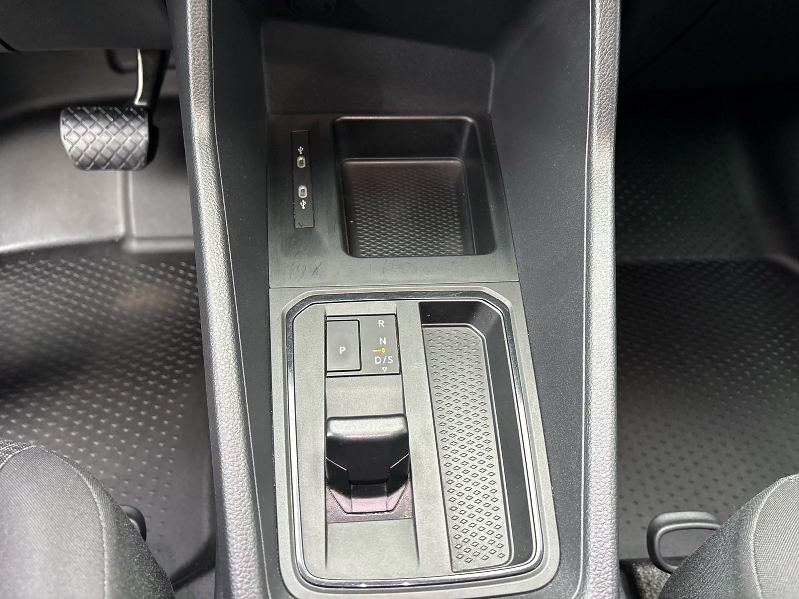 Volkswagen Caddy 2.0 Kombi AHK SITZHEIZUNG DAB+ TEMPOMAT