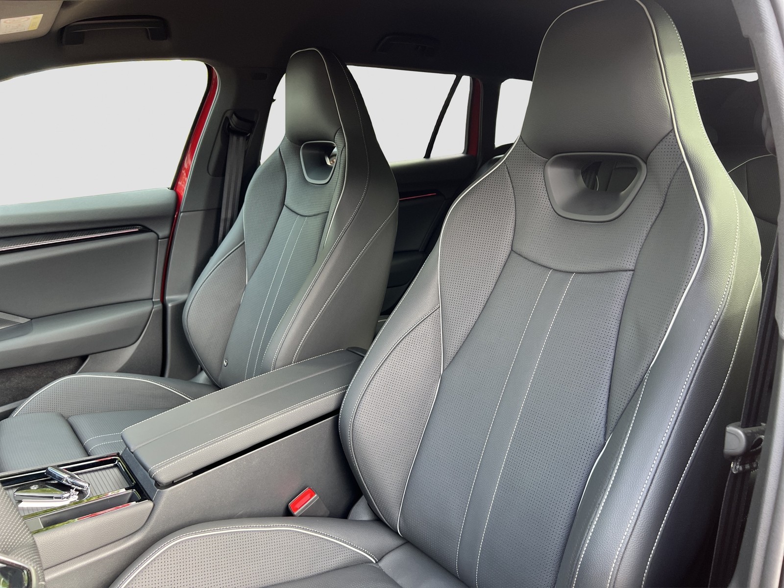 Skoda Superb Combi 1.5 iV SPORTLINE AHK 360°CAM LM19