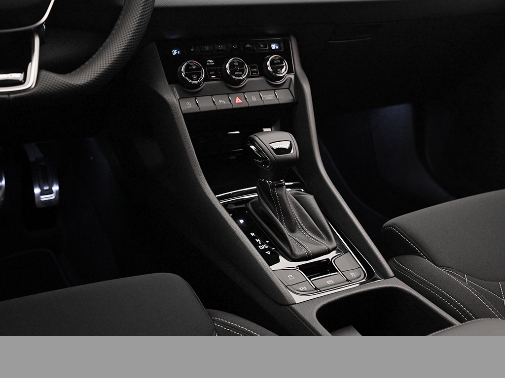 Skoda Karoq 1.5 SPORTLINE DSG AHK MATRIXLED LM19
