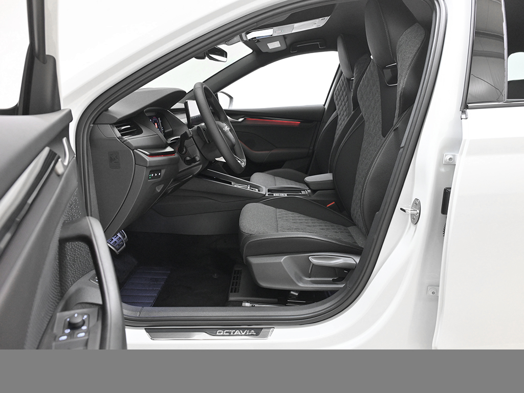 Skoda Octavia Combi 1.5TSI DSG mHEV Sportline AHK HuD ACC NAV PLA 360GRAD