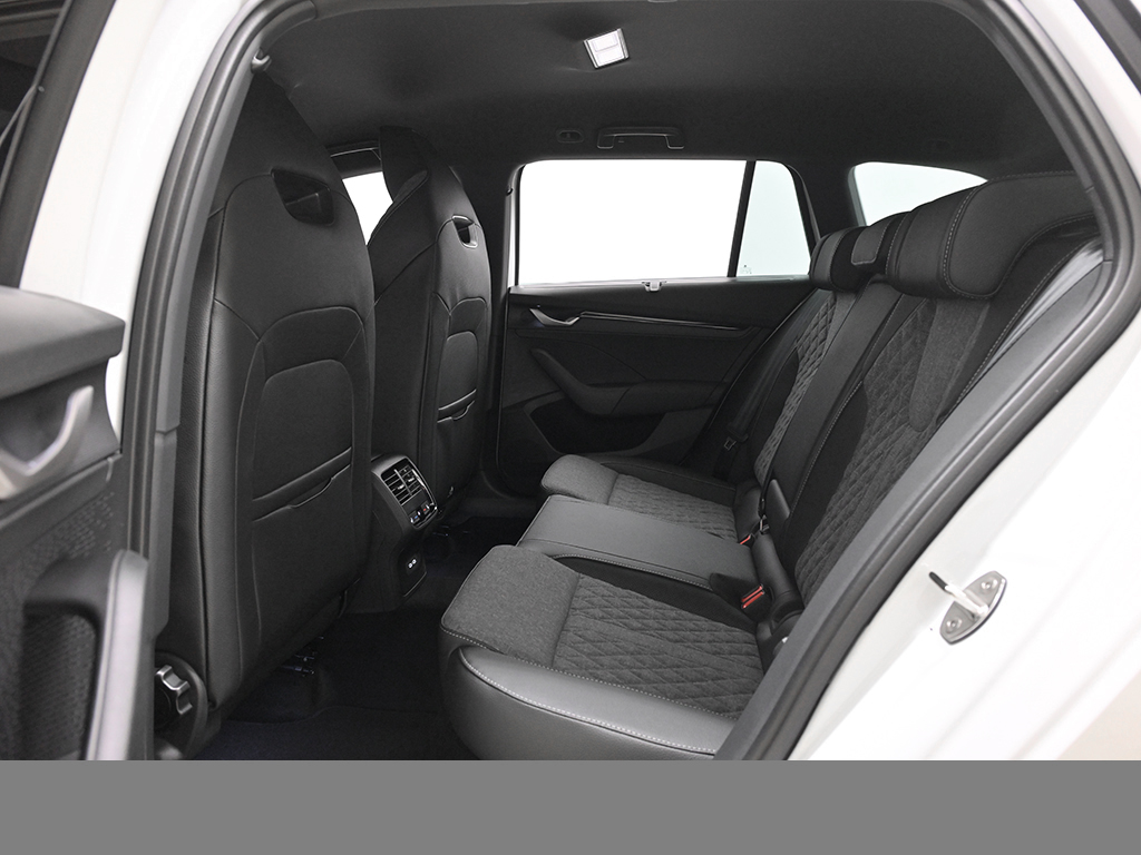 Skoda Octavia Combi 1.5TSI DSG mHEV Sportline AHK HuD ACC NAV PLA 360GRAD