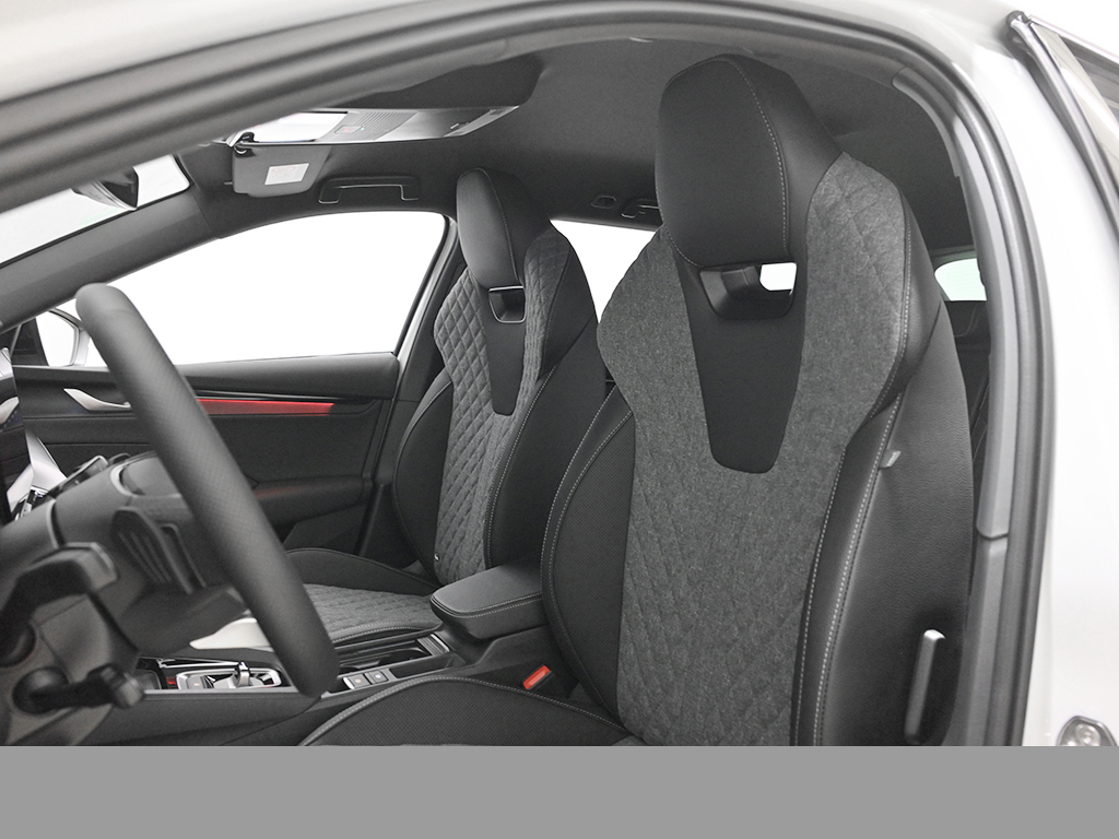 Skoda Octavia Combi 1.5TSI DSG mHEV Sportline AHK HuD ACC NAV PLA 360GRAD