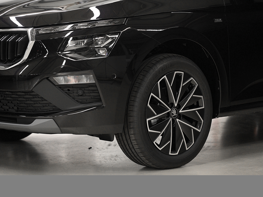 Skoda Kamiq 1.5 TOUR DSG AHK eKLAPPE NAVI CAM KEYLESS