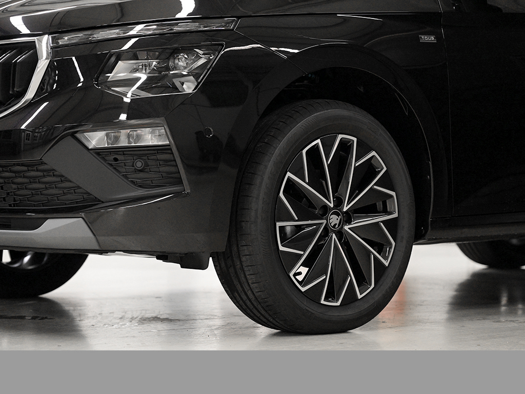 Skoda Kamiq 1.5 TOUR DSG AHK eKLAPPE NAVI CAM