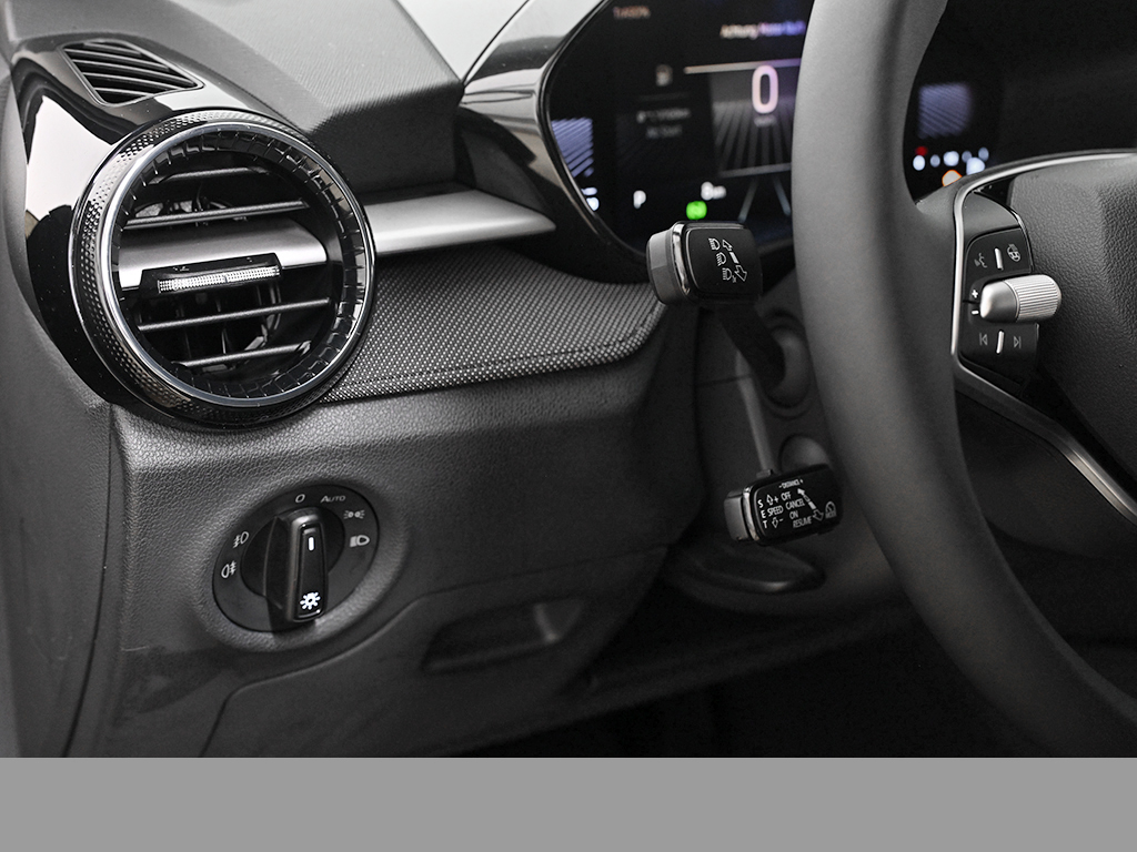 Skoda Fabia 1.0 TOUR DSG AHK LED CAM LM16 SITZHZG