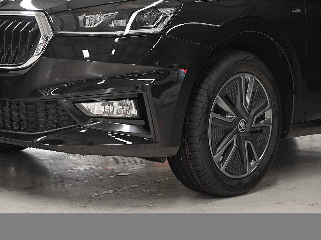 Skoda Fabia 1.0 TOUR DSG AHK LED CAM LM16 SITZHZG