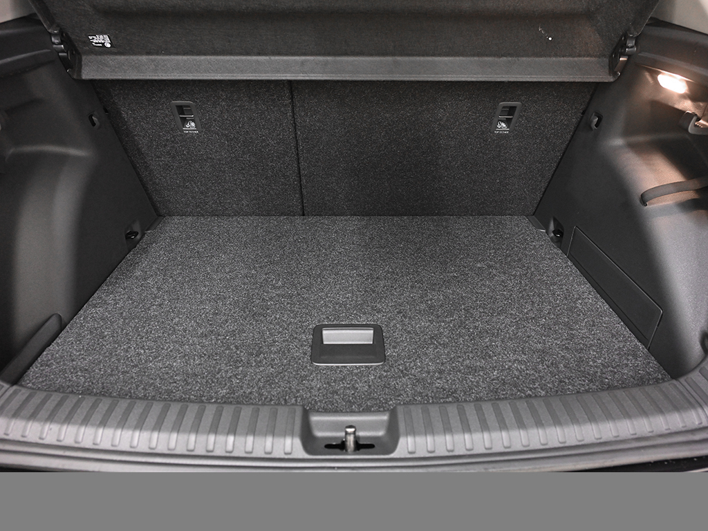 Skoda Fabia 1.0 TOUR DSG AHK LED CAM LM16 SITZHZG