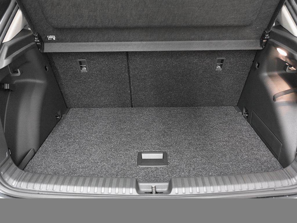 Skoda Fabia 1.0 TOUR DSG AHK LED CAM LM16 SITZHZG