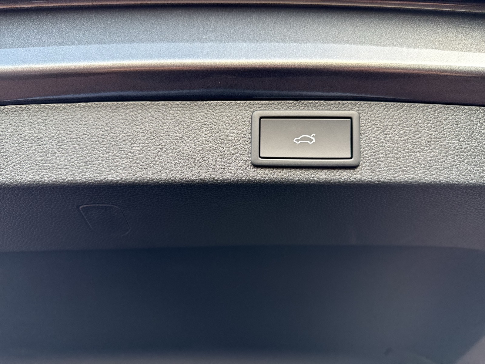 Skoda Karoq 1.5TSI DSG Sportline AHK ACC NAV RFK SHZ