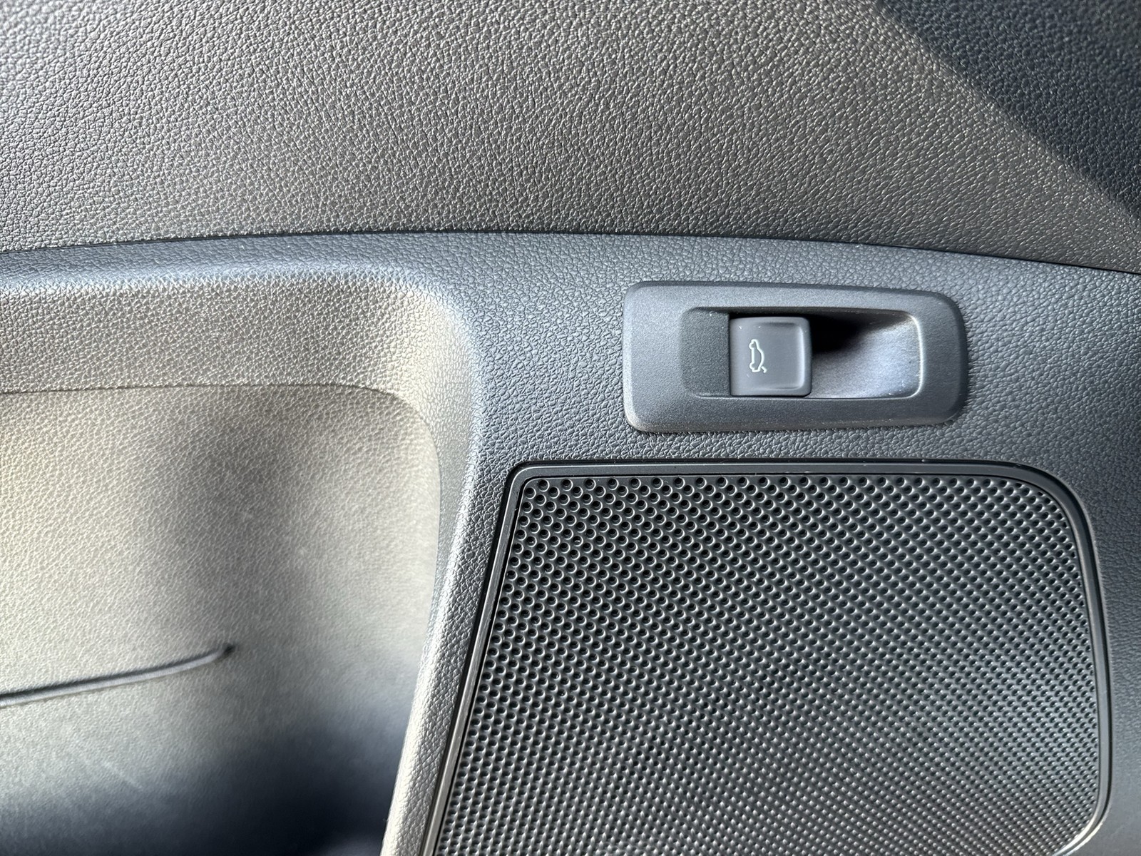 Skoda Karoq 1.5TSI DSG Sportline AHK ACC NAV RFK SHZ