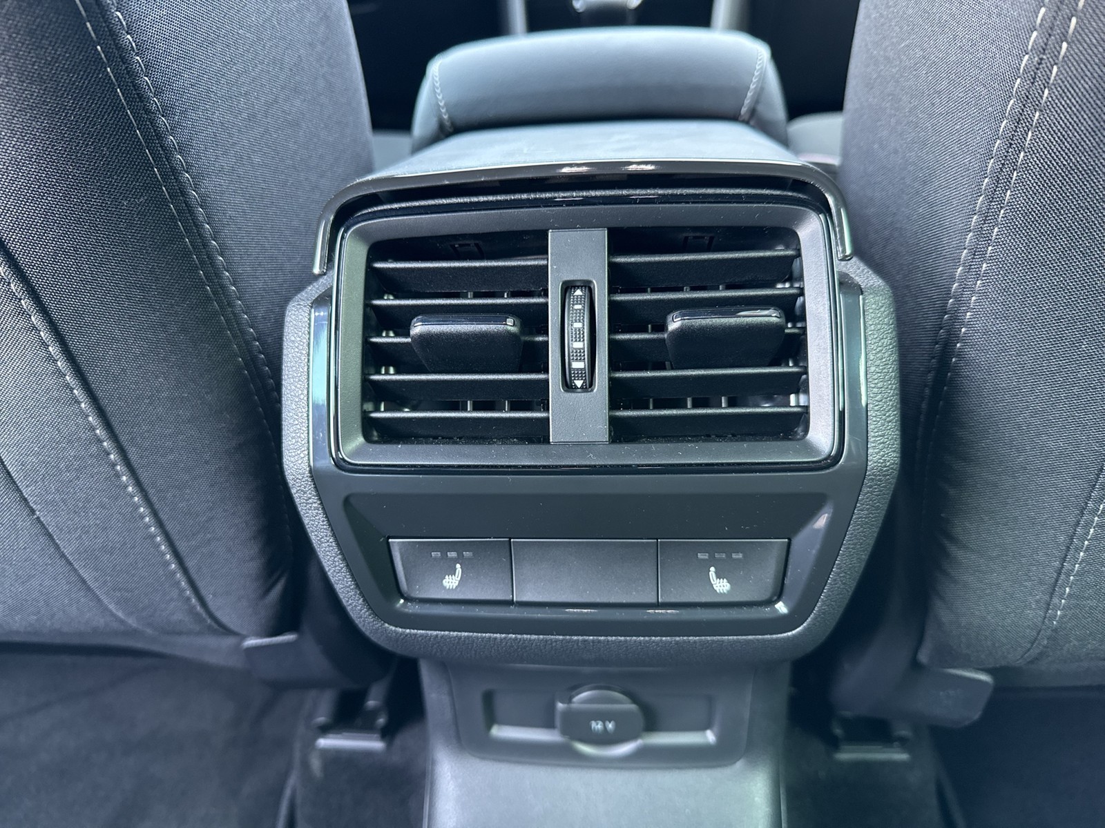 Skoda Karoq 1.5TSI DSG Sportline AHK ACC NAV RFK SHZ